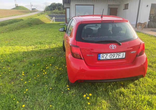 Toyota Yaris cena 29900 przebieg: 184000, rok produkcji 2016 z Rzeszów małe 137